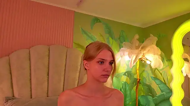Snapshot of 4example_Chloe chatting on June 2026 05:41:02 AM 4example Chloe online show from June 2026 05:41:02 AM