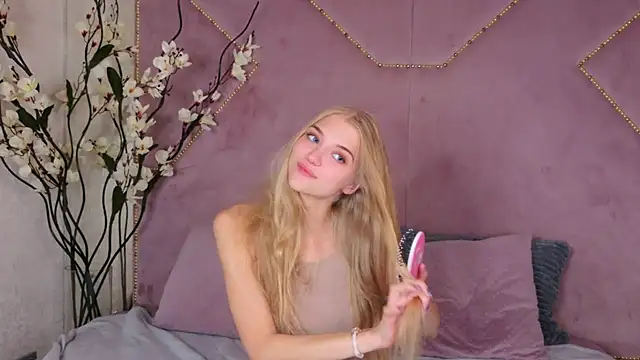 4example Chloe online show from September 2025 10:55:02 AM