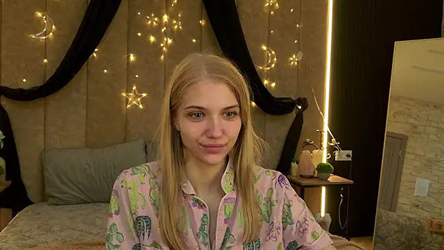 Snapshot of 4example_Chloe chatting on April 2026 05:21:01 AM 4example Chloe online show from April 2026 05:21:01 AM