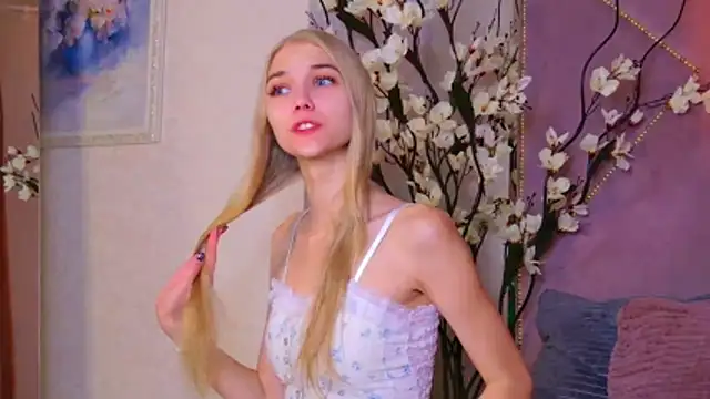 4example Chloe online show from October 2025 10:36:01 AM