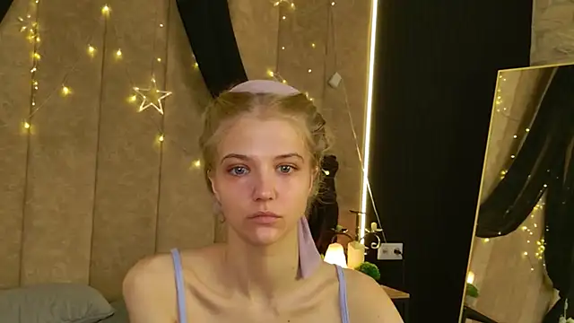 Snapshot of 4example_Chloe chatting on May 2026 05:09:02 AM 4example Chloe online show from May 2026 05:09:02 AM