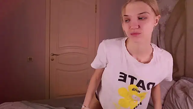 4example Chloe online show from December 2025 11:00:02 AM