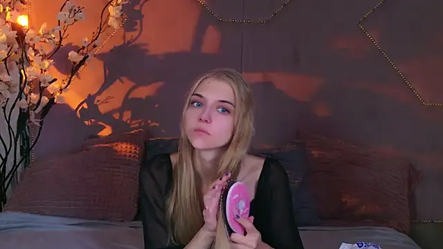 4example Chloe online show from October 2025 10:38:02 AM