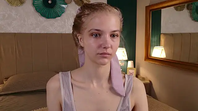 Snapshot of 4example_Chloe chatting on May 2026 05:22:01 AM 4example Chloe online show from May 2026 05:22:01 AM