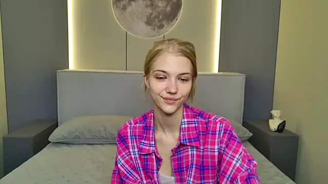 4example Chloe online show from April 2026 05:25:01 AM