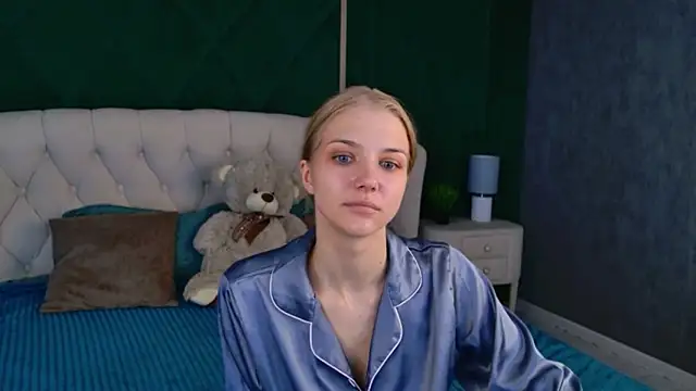 Snapshot of 4example_Chloe chatting on May 2026 05:49:01 AM 4example Chloe online show from May 2026 05:49:01 AM