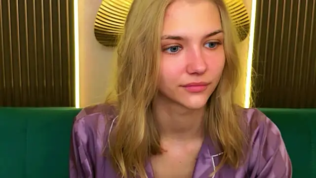 Snapshot of 4example_Chloe chatting on June 2026 05:34:01 AM 4example Chloe online show from June 2026 05:34:01 AM