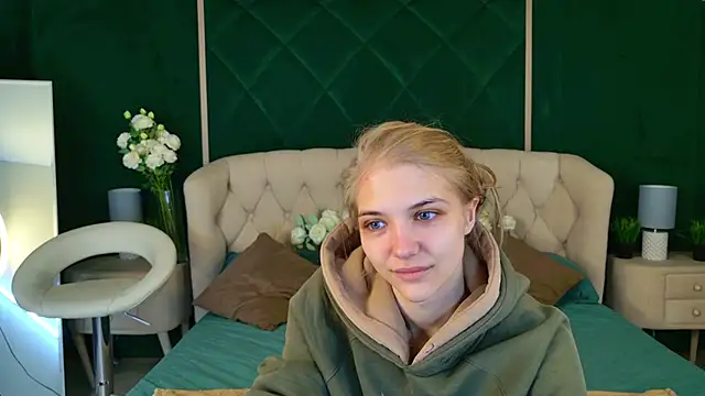 4example Chloe online show from April 2026 05:31:02 AM