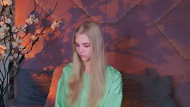 4example Chloe online show from October 2025 10:39:01 AM