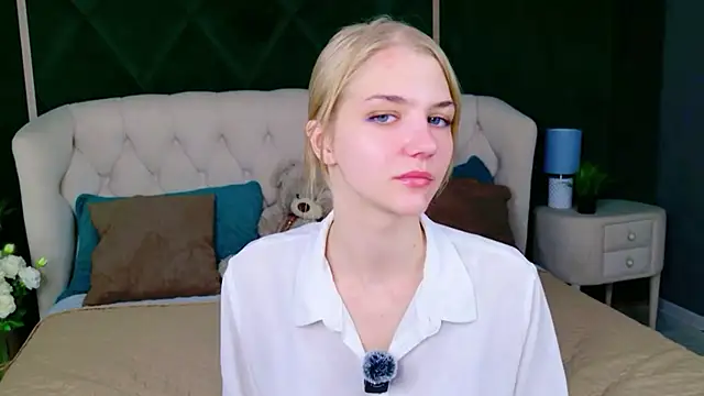Snapshot of 4example_Chloe chatting on June 2026 05:35:02 AM 4example Chloe online show from June 2026 05:35:02 AM
