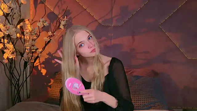 4example Chloe online show from October 2025 10:41:02 AM