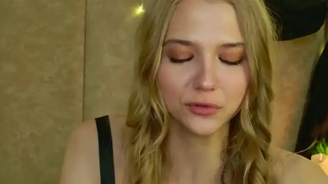 Snapshot of 4example_Chloe chatting on May 2026 02:56:01 PM 4example Chloe online show from May 2026 02:56:01 PM