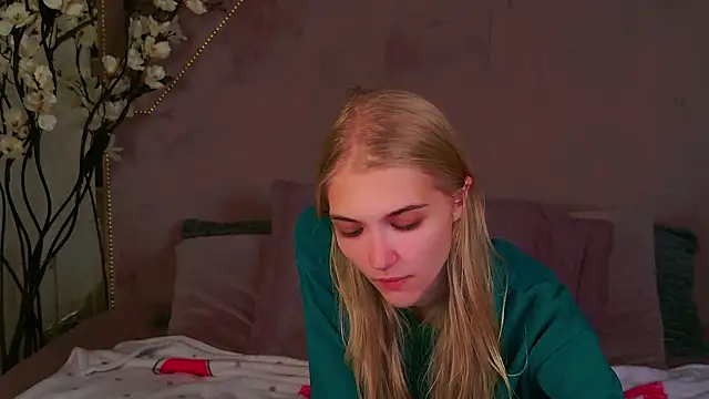 4example Chloe online show from September 2025 10:54:01 AM
