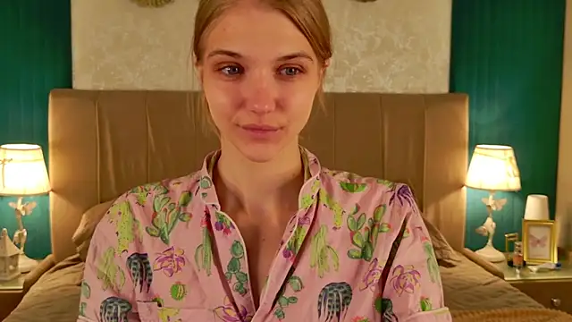 4example Chloe online show from April 2026 05:33:02 AM