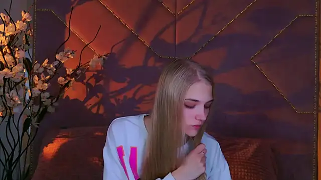 4example Chloe online show from October 2025 10:49:02 AM