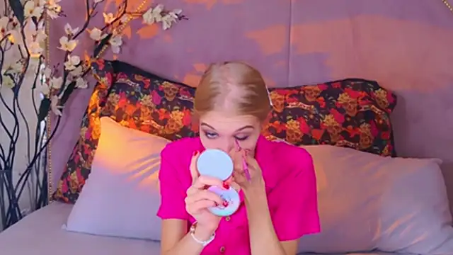 4example Chloe online show from November 2025 11:04:01 AM