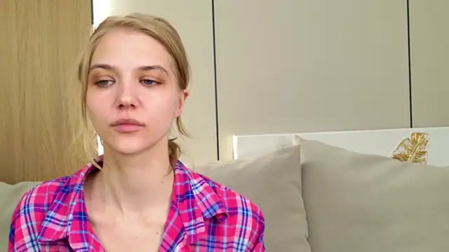 Snapshot of 4example_Chloe chatting on May 2026 05:33:01 AM 4example Chloe online show from May 2026 05:33:01 AM