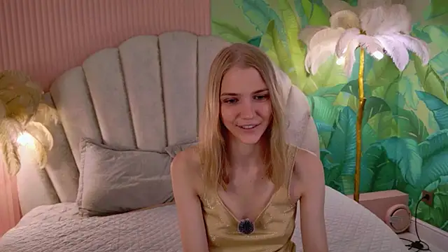 Snapshot of 4example_Chloe chatting on June 2026 05:41:02 AM 4example Chloe online show from June 2026 05:41:02 AM