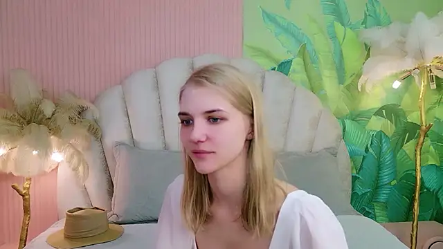 Snapshot of 4example_Chloe chatting on July 2026 05:30:02 AM 4example Chloe online show from July 2026 05:30:02 AM
