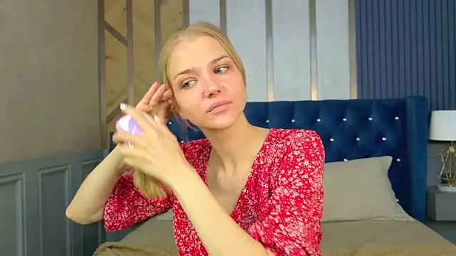 Snapshot of 4example_Chloe chatting on May 2026 05:37:02 AM 4example Chloe online show from May 2026 05:37:02 AM