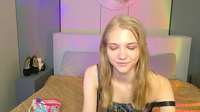 4example Chloe online show from April 2026 05:45:02 AM