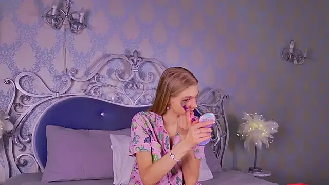 4example Chloe online show from November 2025 10:59:01 AM