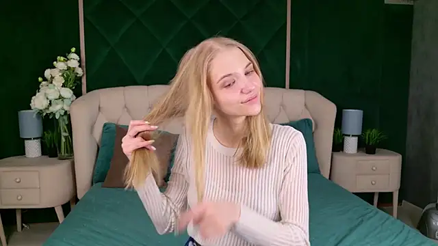 4example Chloe online show from March 2026 08:25:01 PM