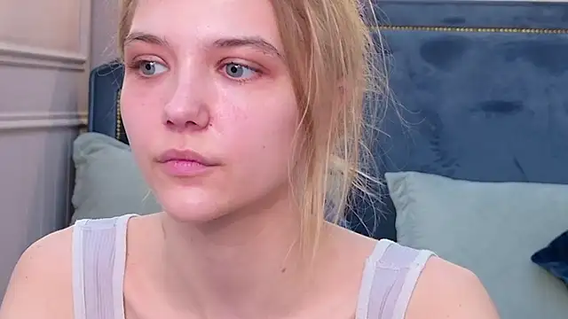 Snapshot of 4example_Chloe chatting on May 2026 05:44:01 AM 4example Chloe online show from May 2026 05:44:01 AM