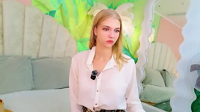 Snapshot of 4example_Chloe chatting on July 2026 05:52:01 AM 4example Chloe online show from July 2026 05:52:01 AM
