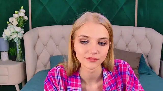 4example Chloe online show from April 2026 01:52:02 PM