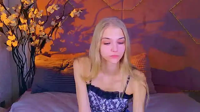 4example Chloe online show from October 2025 10:36:02 AM