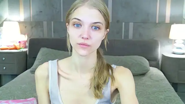 4example Chloe online show from April 2026 05:47:01 AM