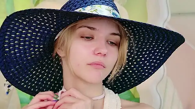 Snapshot of 4example_Chloe chatting on July 2026 05:47:01 AM 4example Chloe online show from July 2026 05:47:01 AM