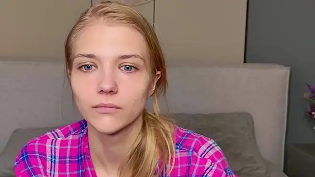 4example Chloe online show from April 2026 05:47:01 AM