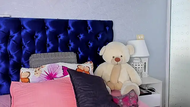 TANISHA HILL online show from November 2025 07:50:02 PM