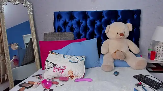 TANISHA HILL online show from October 2025 04:22:01 AM