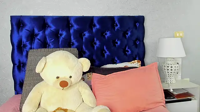 TANISHA HILL online show from November 2025 07:39:02 PM