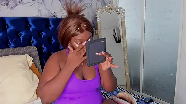 TANISHA HILL online show from December 2025 07:35:01 PM