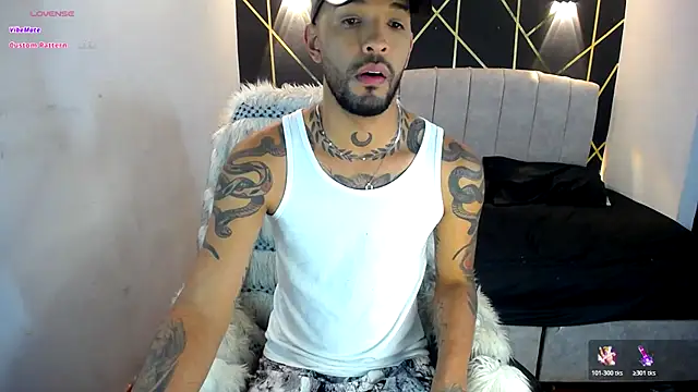 Snapshot of LickMyInk chatting on October 2025 03:30:02 AM LickMyInk online show from October 2025 03:30:02 AM