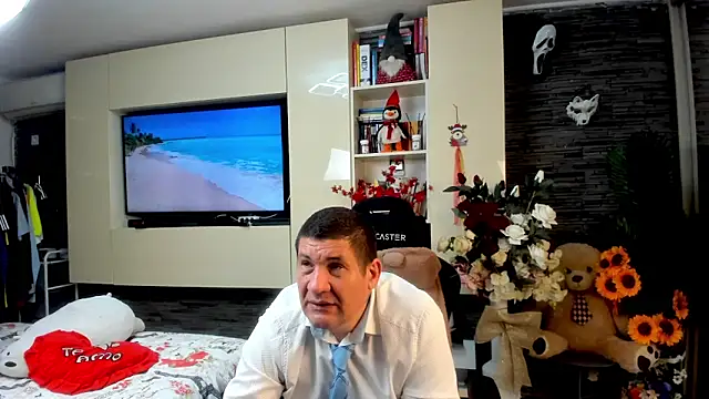 SpartacusDaddy48 online show from May 2026 11:38:01 AM