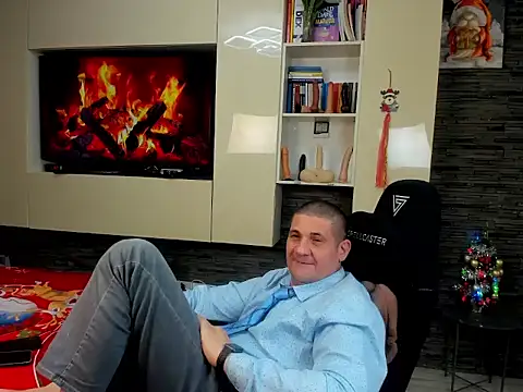 SpartacusDaddy48 online show from January 2026 11:33:01 PM