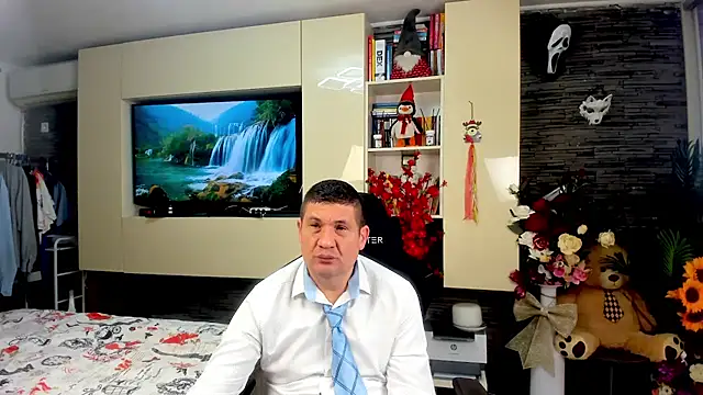 SpartacusDaddy48 online show from April 2026 02:42:02 PM