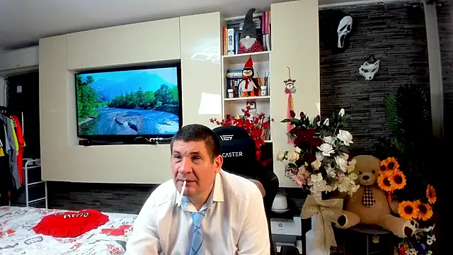 SpartacusDaddy48 online show from May 2026 05:18:02 PM