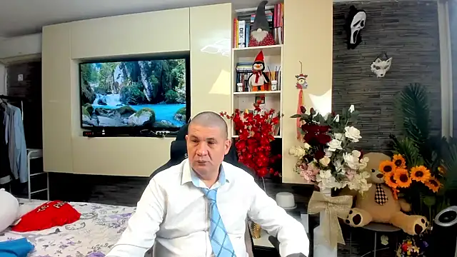 SpartacusDaddy48 online show from May 2026 11:15:01 AM