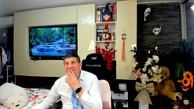 SpartacusDaddy48 online show from April 2026 11:21:01 PM