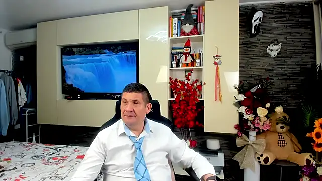 SpartacusDaddy48 online show from April 2026 10:35:01 PM