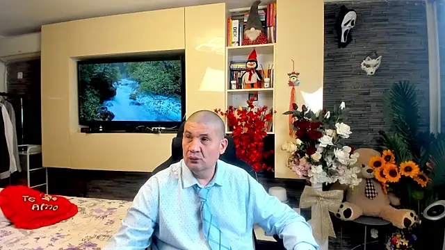 SpartacusDaddy48 online show from April 2026 04:25:01 PM