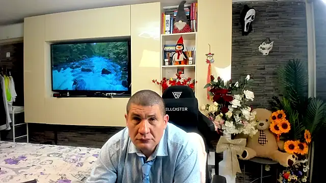 SpartacusDaddy48 online show from May 2026 07:06:02 PM