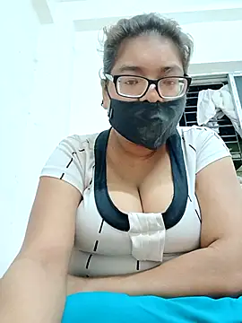 Snapshot of Elie_couple143 chatting on September 2025 12:56:02 PM Elie couple143 online show from September 2025 12:56:02 PM