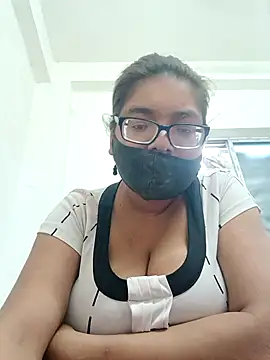 Snapshot of Elie_couple143 chatting on October 2025 08:18:02 AM Elie couple143 online show from October 2025 08:18:02 AM